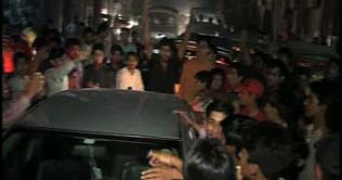 Lahore: Protest against load shedding of electricity and gas